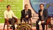 Cựu binh Mỹ Bruce Weigl ra mắt tập thơ 'Sự mê đắm của Hồ Gươm' tại Hà Nội