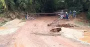 Cầu tạm qua suối Mã Đà hư hỏng nặng do mưa lớn