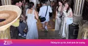 Cung An Định hạn chế du khách nằm chụp ảnh tại cầu thang nổi tiếng