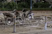 Danh tính tài xế làm rơi bùn đất dài 100m trên đường ở Hà Nội khiến 2 người ngã