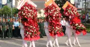 Dâng hoa tưởng niệm Chủ tịch Hồ Chí Minh nhân kỷ niệm 80 năm Lời kêu gọi toàn quốc kháng chiến