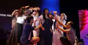 Dựng 'Mamma Mia!', người trẻ xây cộng đồng nhạc kịch
