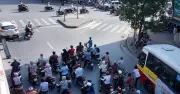 Dừng xe tránh nắng chờ đèn đỏ có thể bị phạt tới 6 triệu đồng
