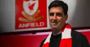 Dấu ấn Iraola: Liverpool bổ nhiệm HLV mới, ký hợp đồng đến 2028