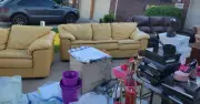 Garage Sale Mỹ: Nét văn hóa cộng đồng đằng sau những món đồ cũ