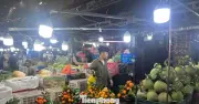 Giá trái cây TPHCM giảm 'sập sàn' vì nguồn cung tăng mạnh