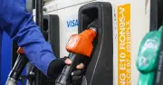 Giá xăng dầu hôm nay 15/12: Xăng tăng nhẹ, dầu diesel giảm gần 800 đồng/lít