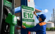 Giá xăng dầu tiếp tục giảm mạnh, xăng E10 còn bao nhiêu tiền một lít?