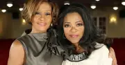 Gia đình Whitney Houston bác bỏ phát ngôn của Oprah Winfrey về sự cố ngã sân khấu
