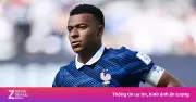 Giroud chúc mừng Mbappe phá kỷ lục ghi bàn cho tuyển Pháp