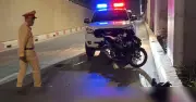 Hà Nội: Hai vụ xe máy tự gây tai nạn trong đêm, 3 người tử vong