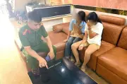 Hai bé gái 11 tuổi trộm vàng của mẹ mang đi bán