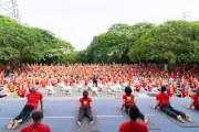 Hàng nghìn người tham gia Ngày Quốc tế Yoga 2026 tại Công viên Yên Sở