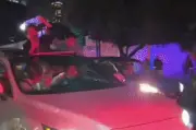 Hàng trăm CĐV Mexico mang kèn trống 'náo loạn' khách sạn tuyển Ecuador trước giờ G