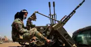 Houthi tấn công tên lửa vào Israel, đe dọa thỏa thuận ngừng bắn