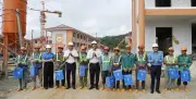 Điện Biên trao quà Tết cho công nhân lao động tại công trường