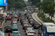 Indonesia bắt buộc dùng xăng sinh học E5 từ nửa cuối 2026