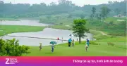 Khiển trách, cách chức trưởng phòng vì chơi golf trong giờ làm việc