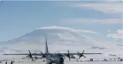 Khám phá khoang chứa khổng lồ của máy bay vận tải C-130 Hercules