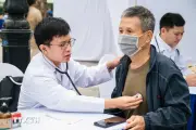 Khoảng 1.000 người dân Thanh Hóa được khám sàng lọc tim mạch, thận và chuyển hóa
