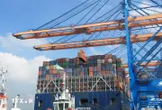 Kinh tế Việt Nam tăng tốc giữa bất ổn toàn cầu