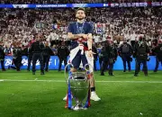 Kvaratskhelia giành Cầu thủ hay nhất Champions League 2025-2026
