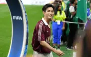 Lý Hiện làm lịch sử tại World Cup 2026 với nghi thức mang bóng ra sân