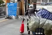 Lời cảm ơn bảo vệ và cụ bà nhặt phế liệu trong luận văn gây xúc động