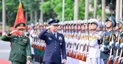 Lãnh đạo Bộ Quốc phòng Nhật Bản thăm Triển lãm Quốc phòng tại Việt Nam