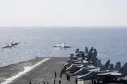 Mỹ không kích Iran tại eo biển Hormuz, Tehran tuyên bố đáp trả mạnh