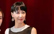 Mẹ vợ Đoàn Văn Hậu tuổi trung niên cứ xuất hiện là gây chú ý