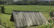 Mưa giông gió lốc ở Quảng Ngãi làm tốc mái nhiều nhà dân