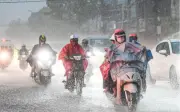 Mưa lớn diện rộng ở Bắc Bộ, cảnh báo lũ quét và sạt lở