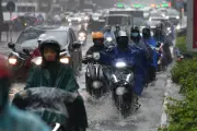 Mưa lớn diện rộng ở Bắc Bộ và Nam Bộ từ 16-18/6, đề phòng ngập úng