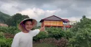 Mạc Văn Khoa xây nhà sàn ốp 8.000 thanh gỗ báo hiếu cha mẹ, vườn bạc tỷ gây sốt