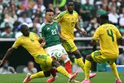 Mexico 1-0 Nam Phi hiệp 1: Bàn mở tỷ số sớm của Quinones
