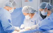 Mãn kinh 5 năm vẫn ra máu âm đạo, người phụ nữ 62 tuổi phát hiện ung thư tử cung