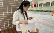 Nữ sinh Hà Nội mang điều khiển điều hòa đi thi vì lý do bất ngờ