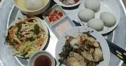 Đăng mâm cơm lên mạng, con dâu vô tình khiến mẹ chồng tổn thương