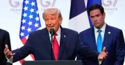 Ông Trump bị chỉ trích vì thỏa thuận Iran bảo vệ chương trình tên lửa