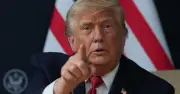 Ông Trump cảnh báo thu phí eo biển Hormuz nếu đàm phán Iran thất bại