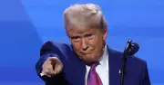 Ông Trump đe dọa áp thuế 100% với châu Âu
