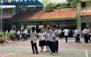 Nghịch lý tuyển sinh đầu cấp: Nhà nghèo đi sau, phong bì trở thành 'thủ tục'