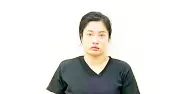 Người phụ nữ bưng tiền mua 30 cái bánh chưng, chém chủ quán đứt gân