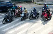 Nắng nóng gay gắt ở Bắc Bộ và Trung Bộ, có nơi trên 39 độ C