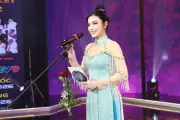 Áo dài Việt Nam: Dấu ấn nghệ thuật trên hành trình của Kim Huyền Sam