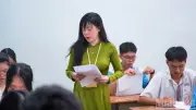 Phó Chủ tịch UBND TP.HCM động viên thí sinh trước giờ thi