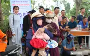 Phụ huynh Nghệ An vượt hàng trăm km đồng hành cùng con trong kỳ thi tốt nghiệp THPT 2026
