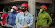 Phụ huynh TP.HCM hồi hộp chờ con thi lớp 10 môn ngữ văn