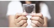 Phụ nữ mãn kinh có cần dùng bao cao su không?
